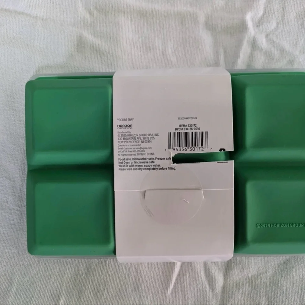 NWT food mold tray 1 tray & 1 lid. Dark green! Perfect for making baby food etc